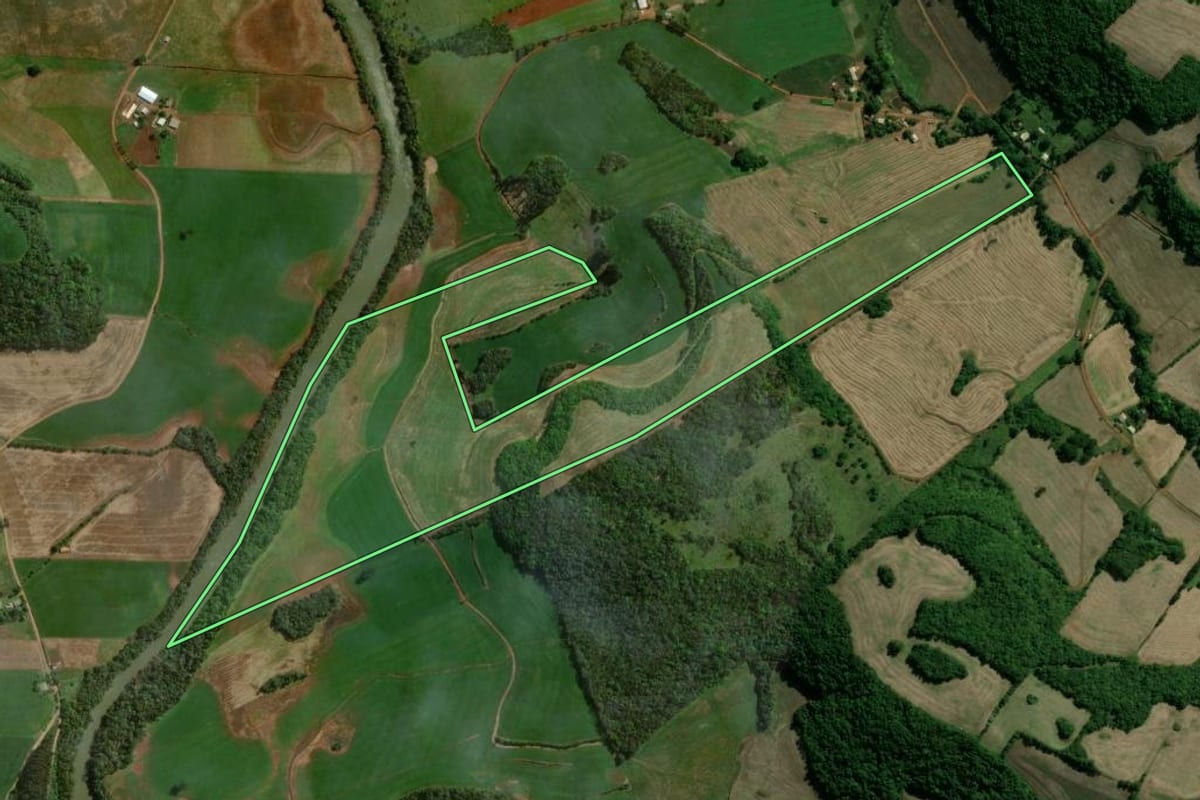 Imagem de satélite do imóvel rural em Paim Filho (RS), com o contorno declarado no CAR desenhado por cima.