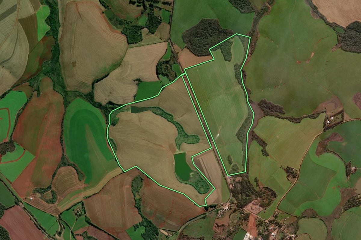 Imagem de satélite do imóvel rural em Palmeira das Missões (RS), com o contorno declarado no CAR desenhado por cima.