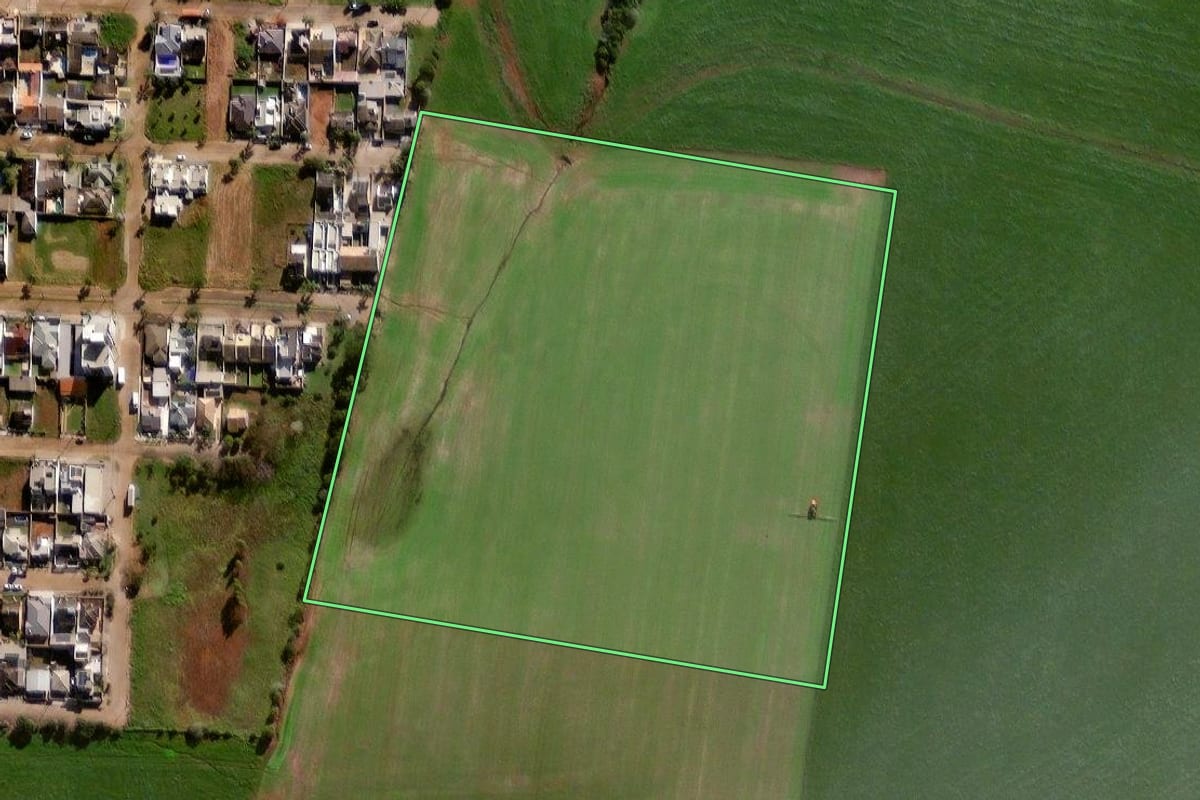 Imagem de satélite do imóvel rural em Palmeira das Missões (RS), com o contorno declarado no CAR desenhado por cima.