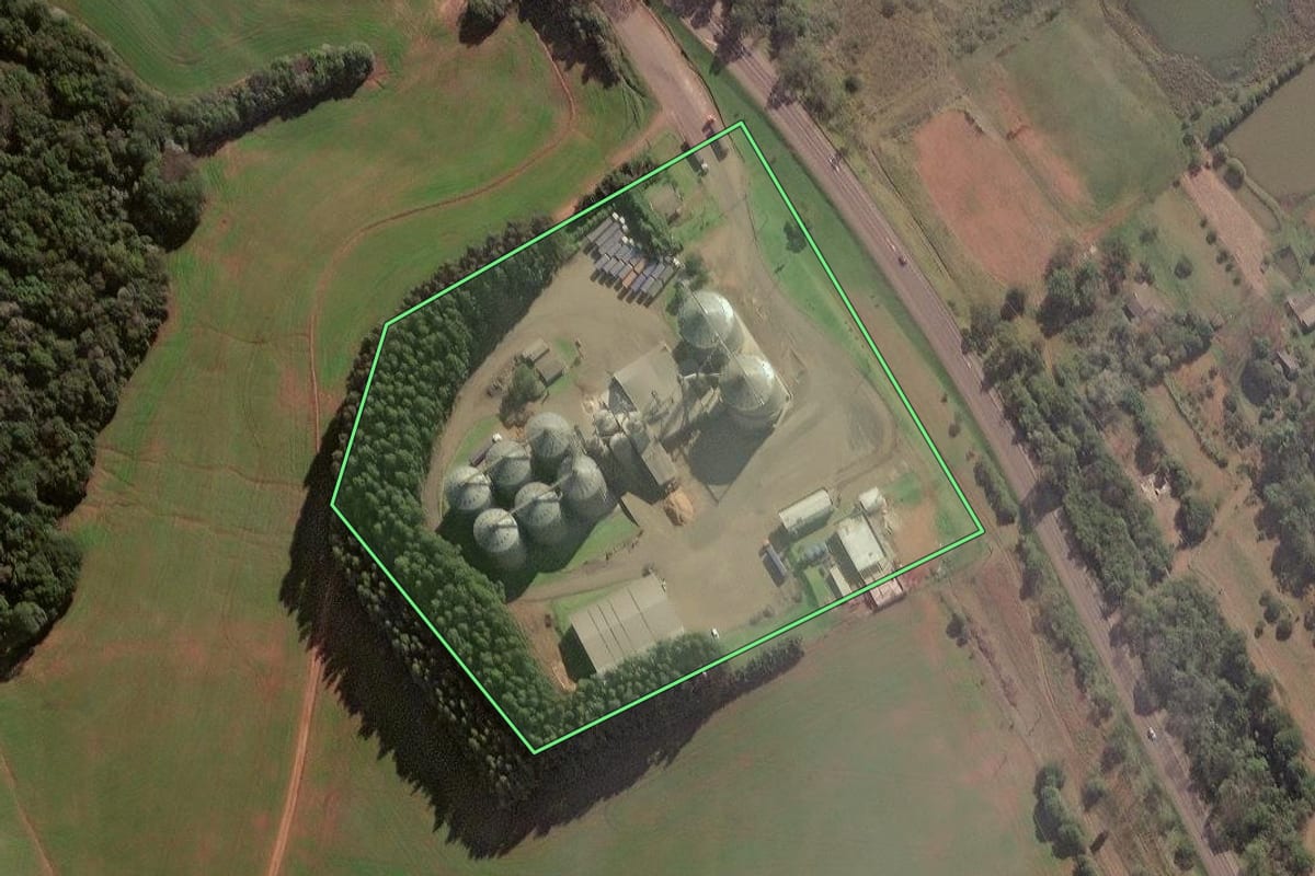 Imagem de satélite do imóvel rural em Palmeira das Missões (RS), com o contorno declarado no CAR desenhado por cima.