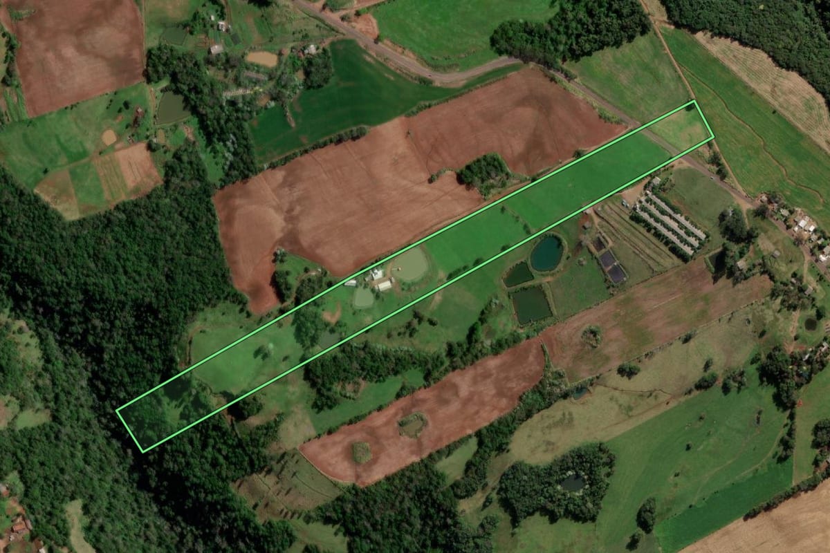 Imagem de satélite do imóvel rural em Palmitinho (RS), com o contorno declarado no CAR desenhado por cima.