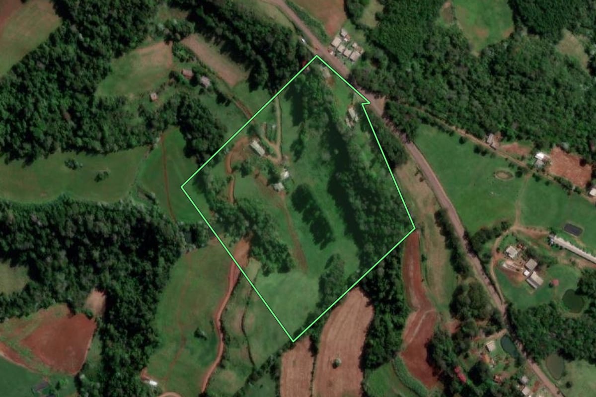 Imagem de satélite do imóvel rural em Palmitinho (RS), com o contorno declarado no CAR desenhado por cima.