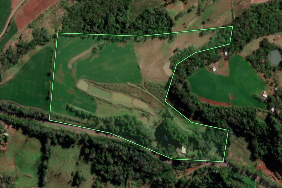 Imagem de satélite do imóvel rural em Palmitinho (RS), com o contorno declarado no CAR desenhado por cima.