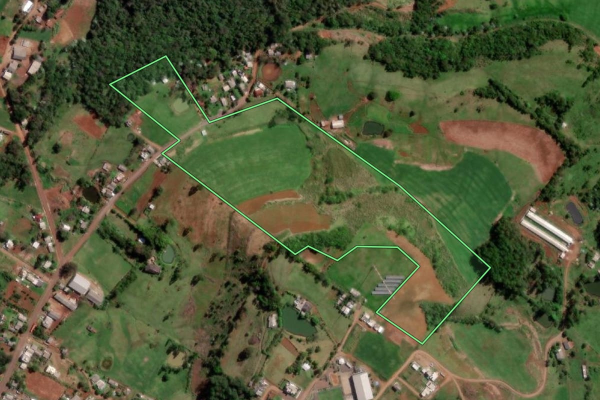 Imagem de satélite do imóvel rural em Palmitinho (RS), com o contorno declarado no CAR desenhado por cima.