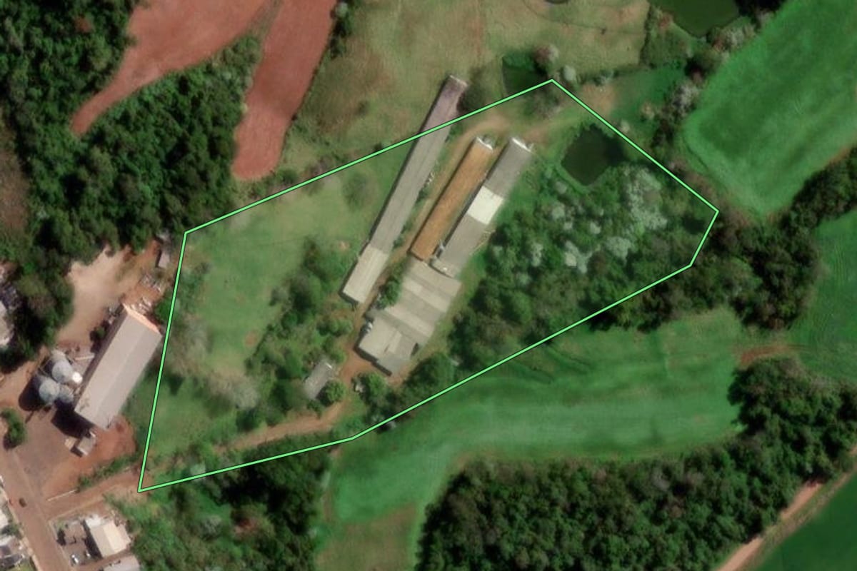 Imagem de satélite do imóvel rural em Palmitinho (RS), com o contorno declarado no CAR desenhado por cima.