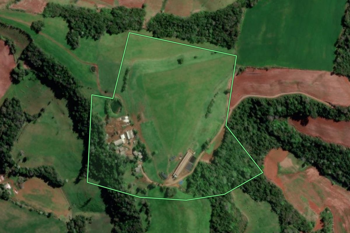 Imagem de satélite do imóvel rural em Palmitinho (RS), com o contorno declarado no CAR desenhado por cima.