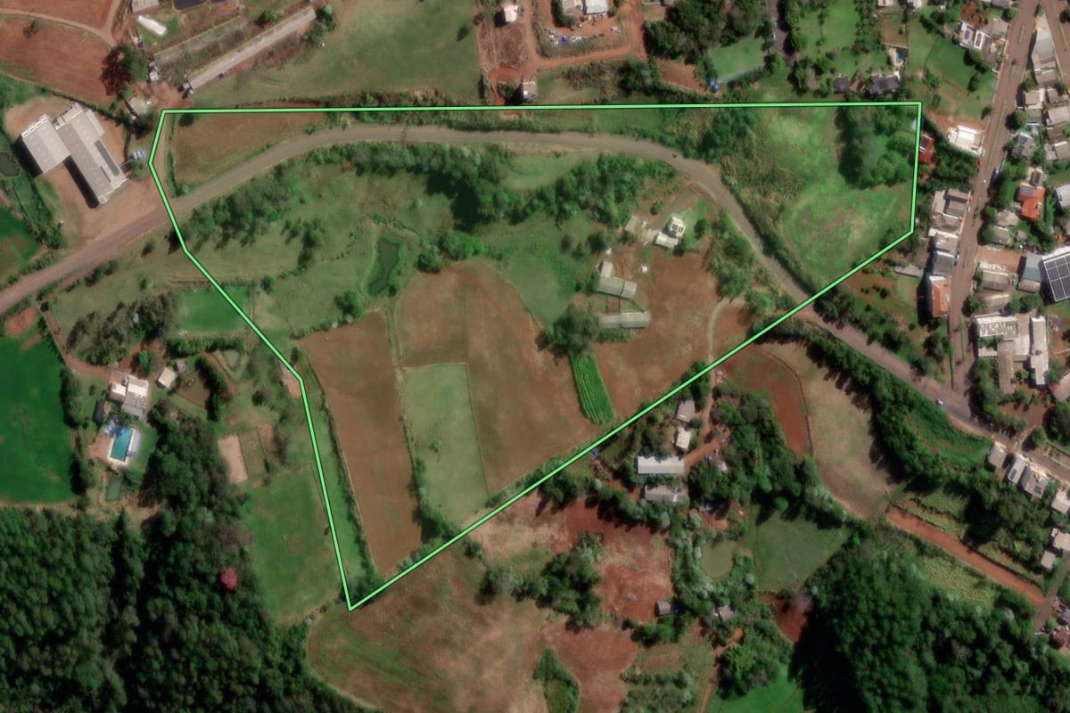 Imagem de satélite do imóvel rural em Palmitinho (RS), com o contorno declarado no CAR desenhado por cima.