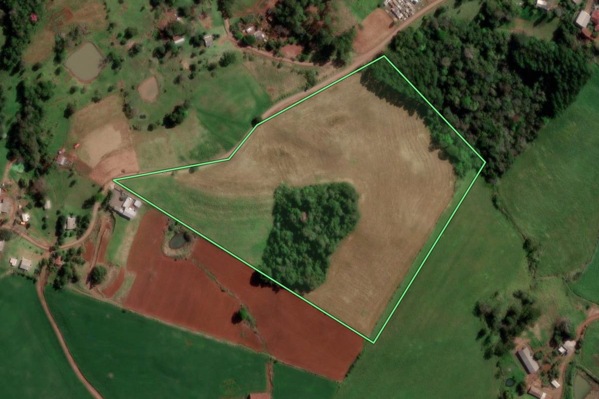 Imagem de satélite do imóvel rural em Palmitinho (RS), com o contorno declarado no CAR desenhado por cima.