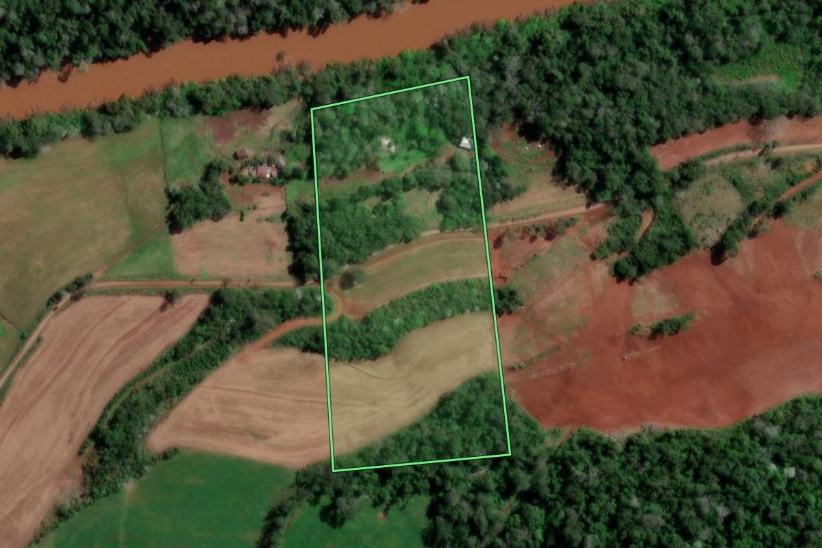 Imagem de satélite do imóvel rural em Palmitinho (RS), com o contorno declarado no CAR desenhado por cima.