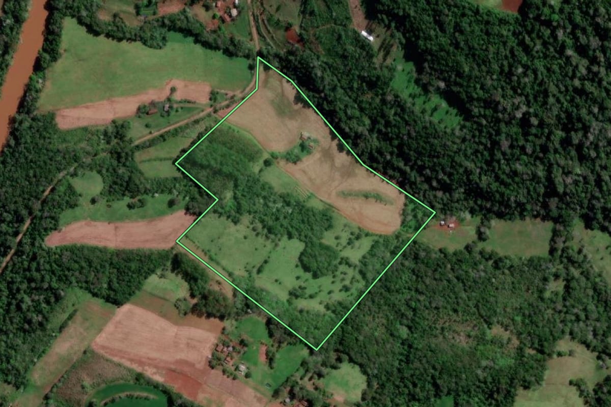 Imagem de satélite do imóvel rural em Palmitinho (RS), com o contorno declarado no CAR desenhado por cima.