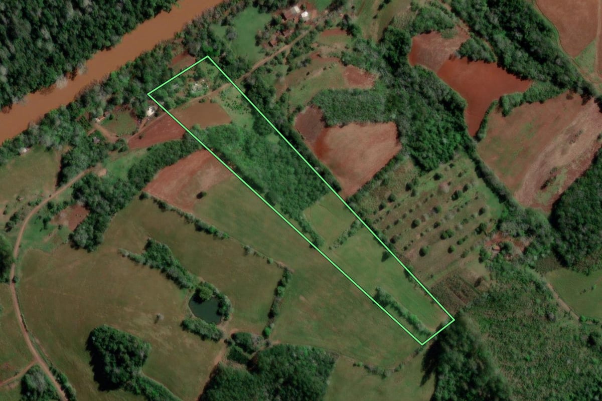 Imagem de satélite do imóvel rural em Palmitinho (RS), com o contorno declarado no CAR desenhado por cima.