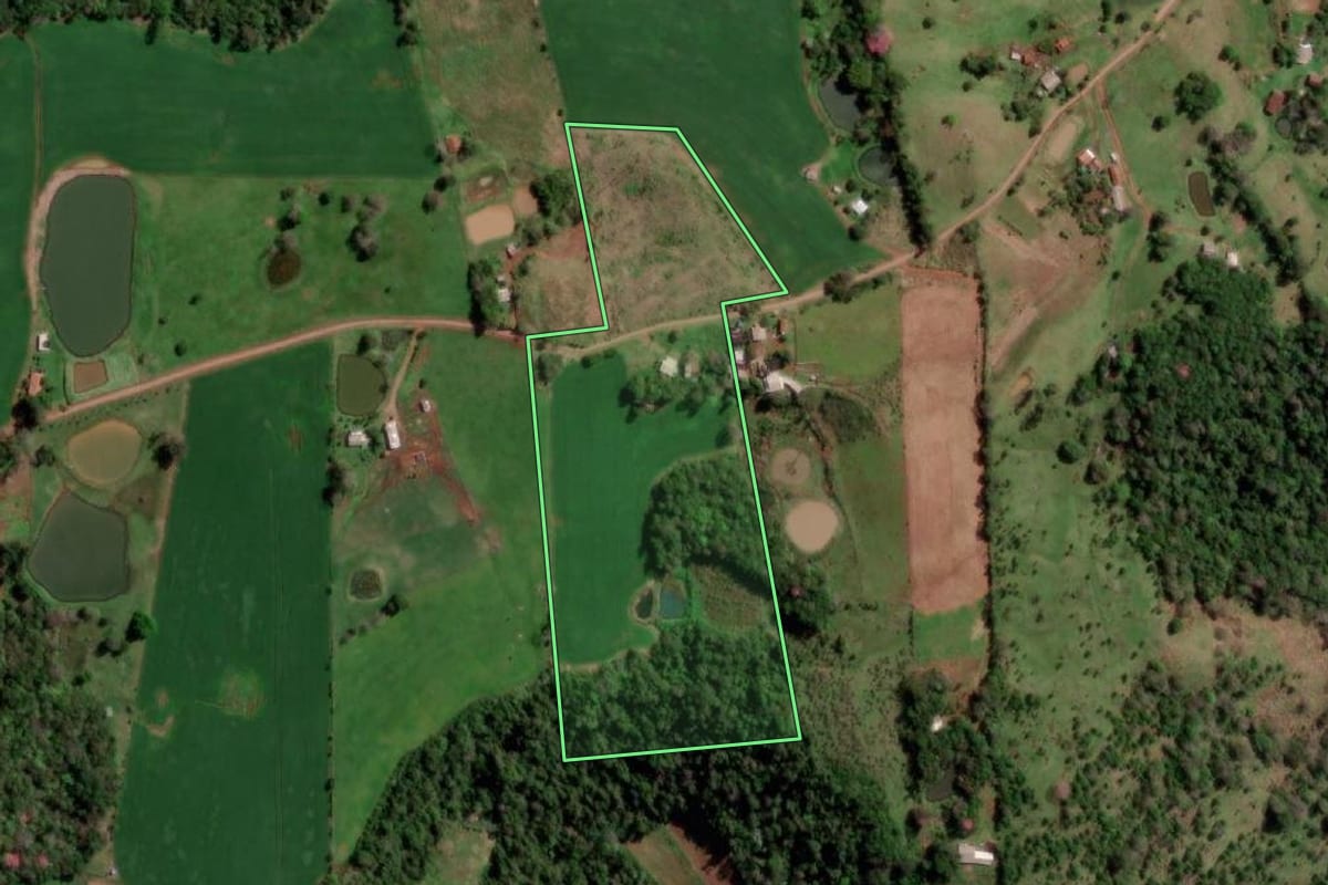 Imagem de satélite do imóvel rural em Palmitinho (RS), com o contorno declarado no CAR desenhado por cima.