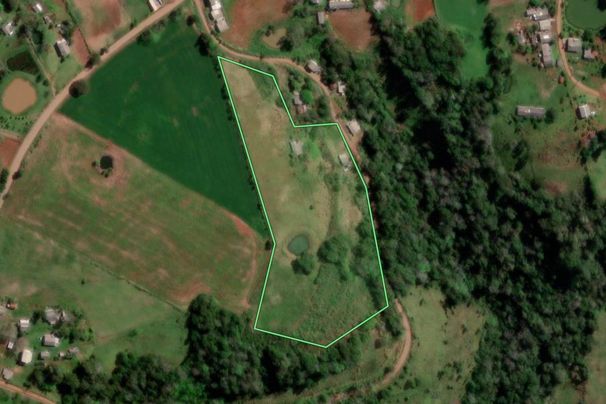 Imagem de satélite do imóvel rural em Palmitinho (RS), com o contorno declarado no CAR desenhado por cima.