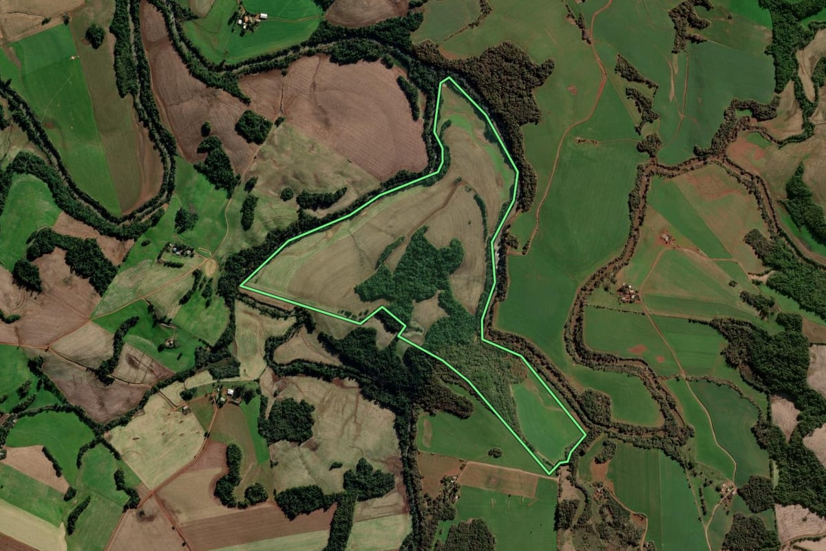 Imagem de satélite do imóvel rural em Panambi (RS), com o contorno declarado no CAR desenhado por cima.