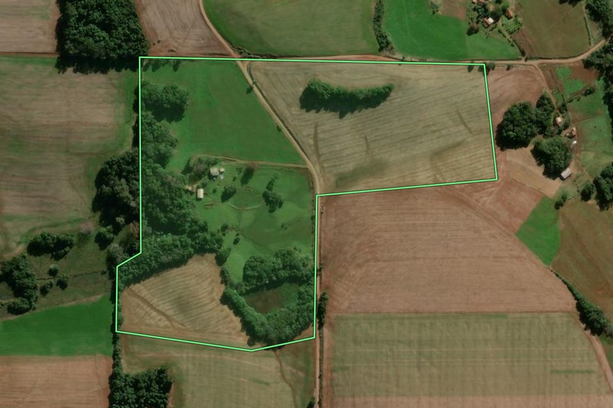 Imagem de satélite do imóvel rural em Panambi (RS), com o contorno declarado no CAR desenhado por cima.