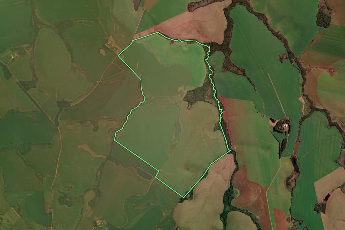 Imagem de satélite do imóvel rural em Panambi (RS), com o contorno declarado no CAR desenhado por cima.