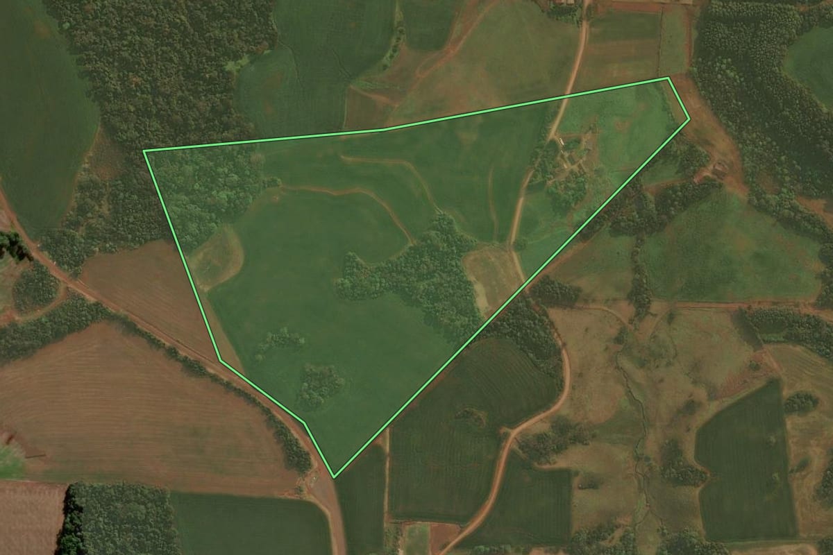 Imagem de satélite do imóvel rural em Panambi (RS), com o contorno declarado no CAR desenhado por cima.