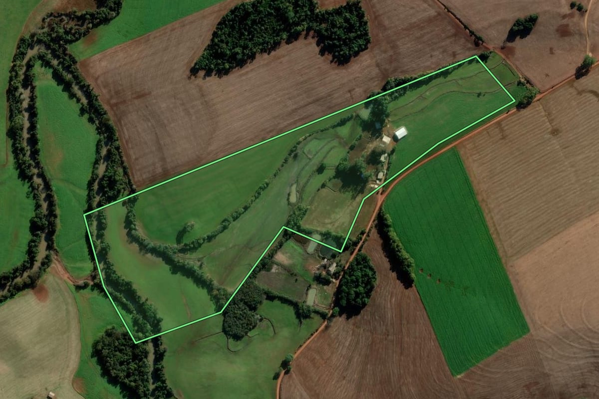 Imagem de satélite do imóvel rural em Panambi (RS), com o contorno declarado no CAR desenhado por cima.