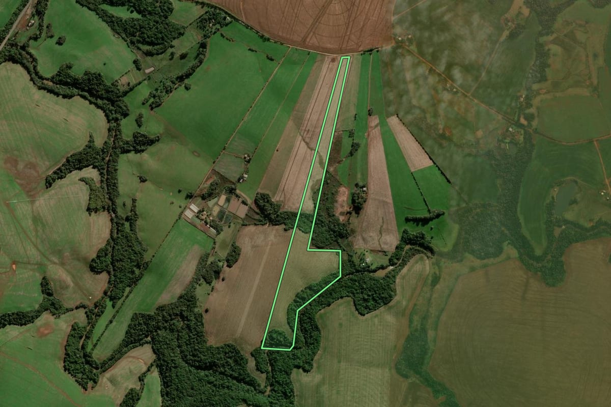 Imagem de satélite do imóvel rural em Panambi (RS), com o contorno declarado no CAR desenhado por cima.