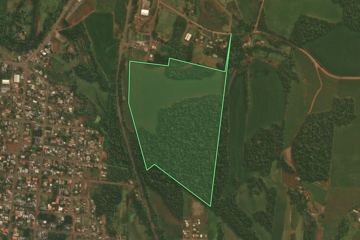 Imagem de satélite do imóvel rural em Panambi (RS), com o contorno declarado no CAR desenhado por cima.