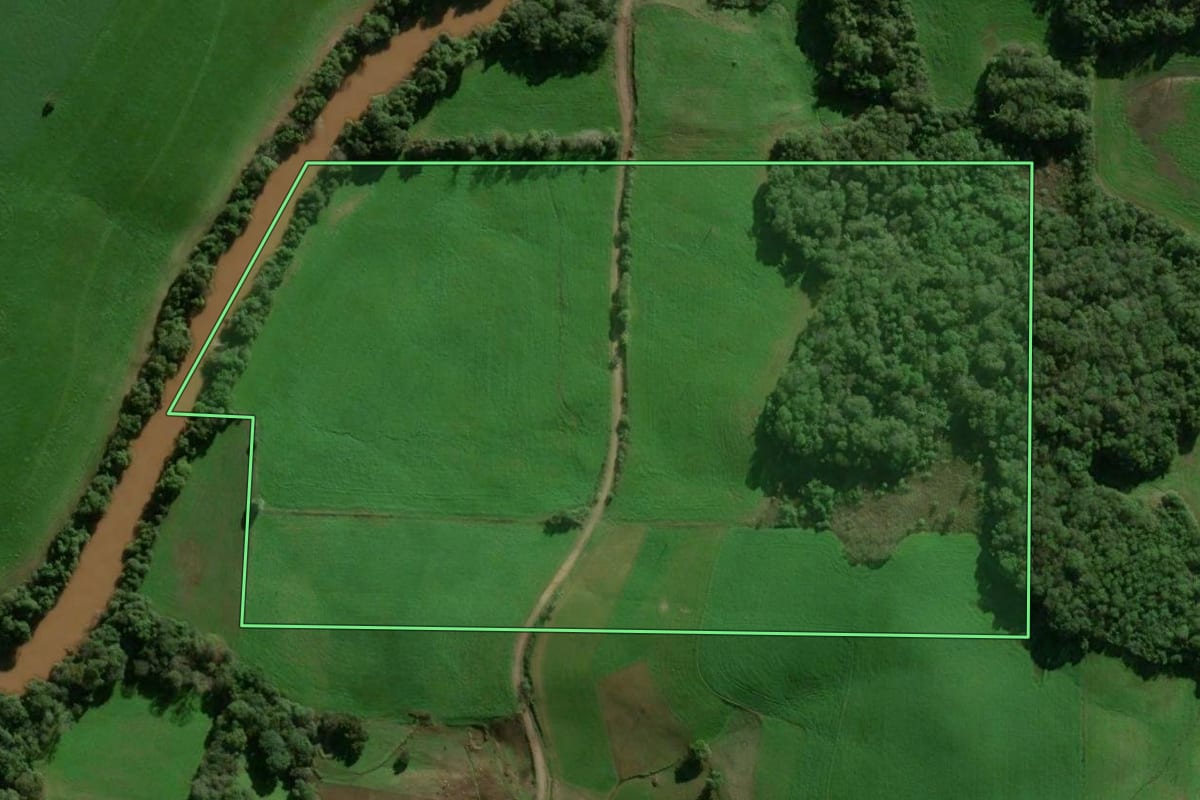 Imagem de satélite do imóvel rural em Panambi (RS), com o contorno declarado no CAR desenhado por cima.