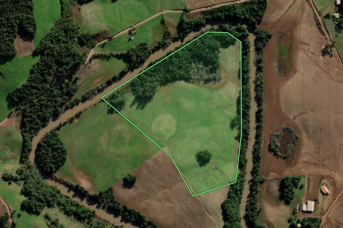 Imagem de satélite do imóvel rural em Panambi (RS), com o contorno declarado no CAR desenhado por cima.