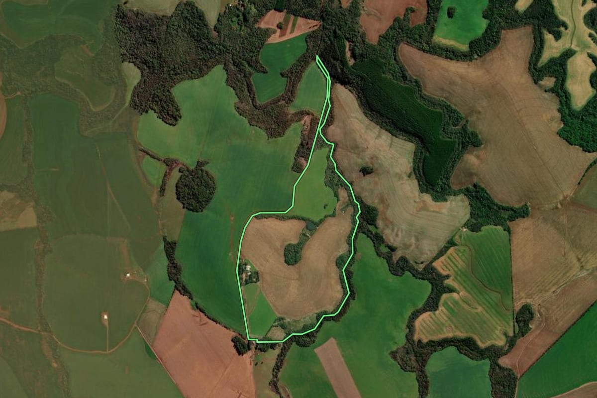 Imagem de satélite do imóvel rural em Panambi (RS), com o contorno declarado no CAR desenhado por cima.