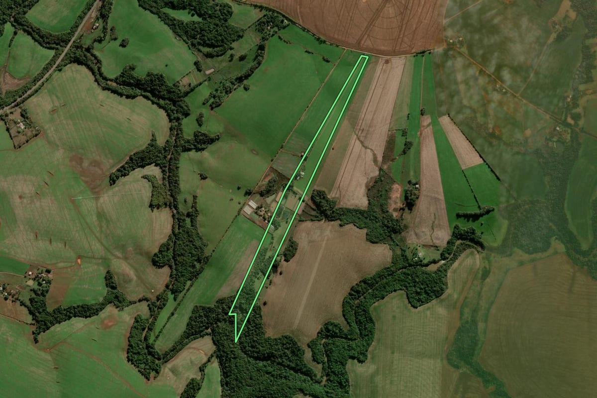 Imagem de satélite do imóvel rural em Panambi (RS), com o contorno declarado no CAR desenhado por cima.