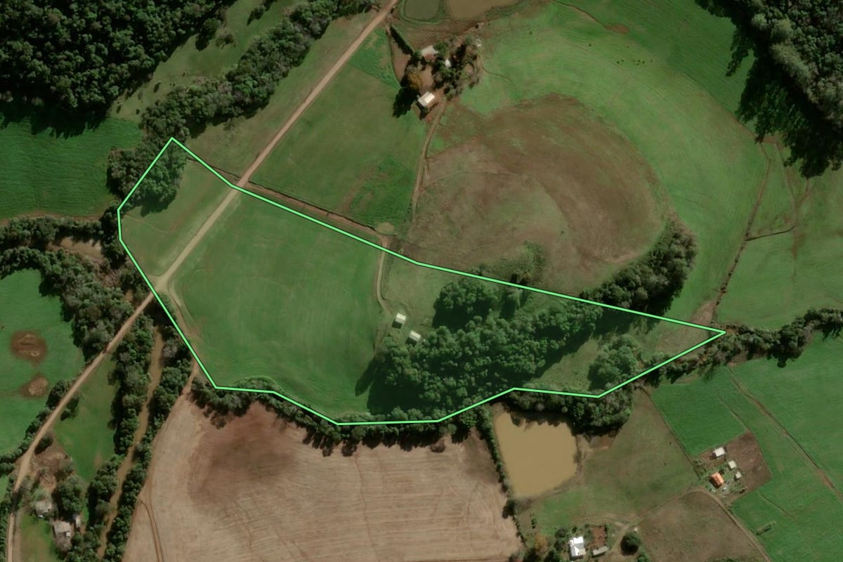 Imagem de satélite do imóvel rural em Panambi (RS), com o contorno declarado no CAR desenhado por cima.