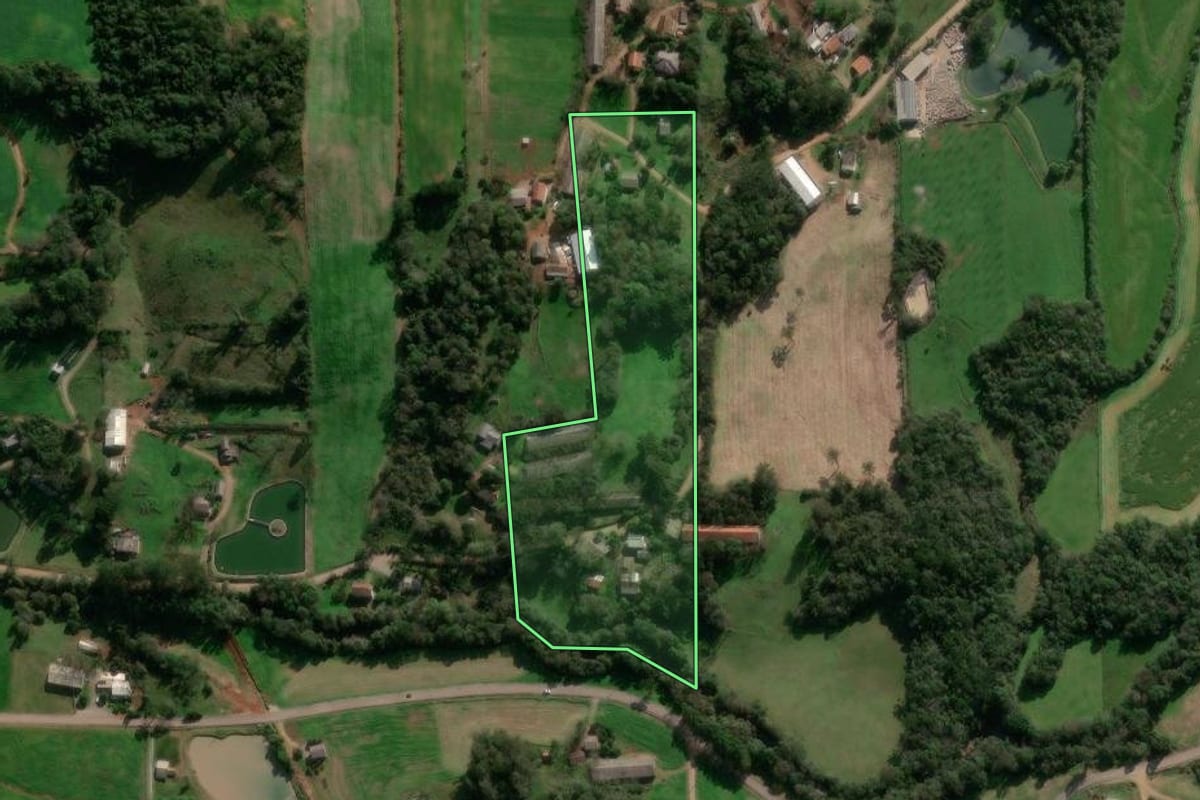 Imagem de satélite do imóvel rural em Paraí (RS), com o contorno declarado no CAR desenhado por cima.