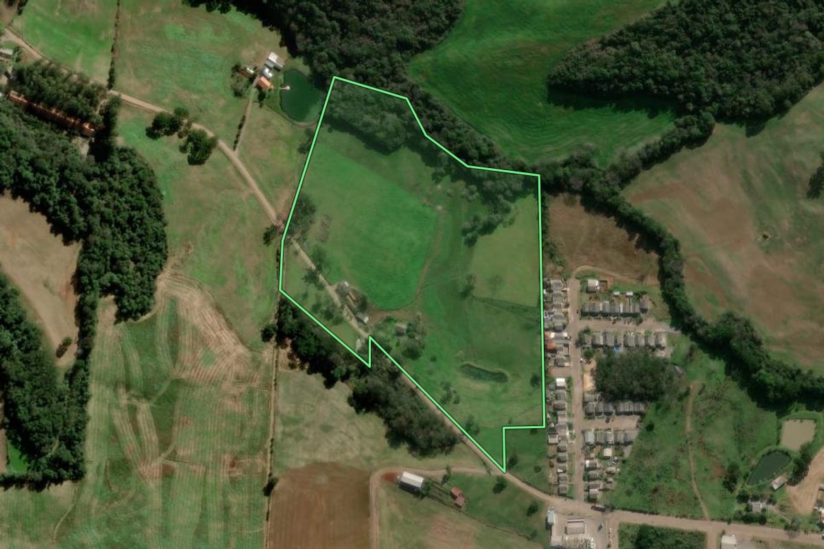 Imagem de satélite do imóvel rural em Paraí (RS), com o contorno declarado no CAR desenhado por cima.