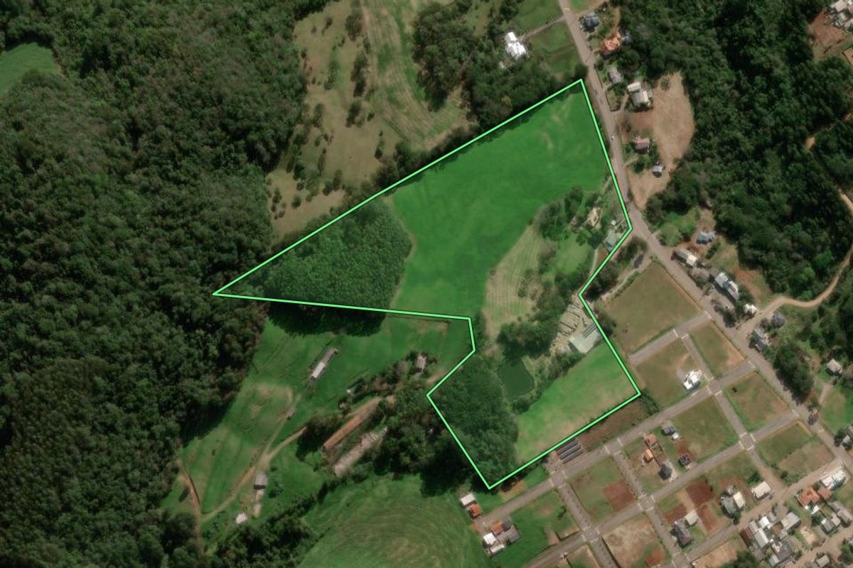 Imagem de satélite do imóvel rural em Paraí (RS), com o contorno declarado no CAR desenhado por cima.