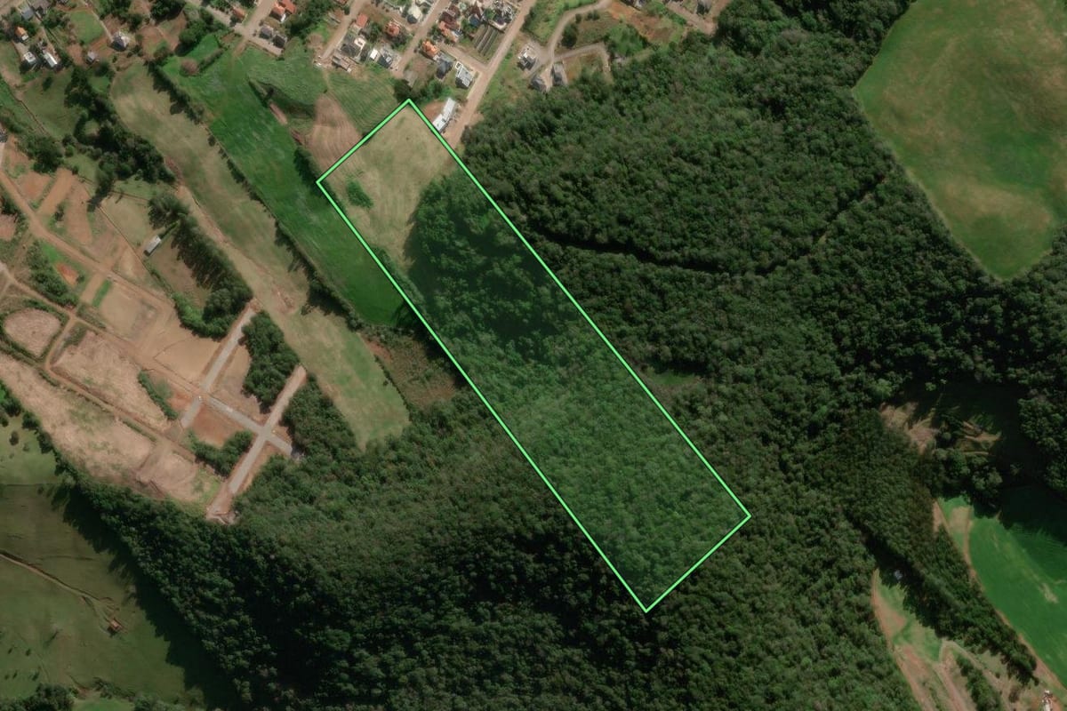 Imagem de satélite do imóvel rural em Paraí (RS), com o contorno declarado no CAR desenhado por cima.