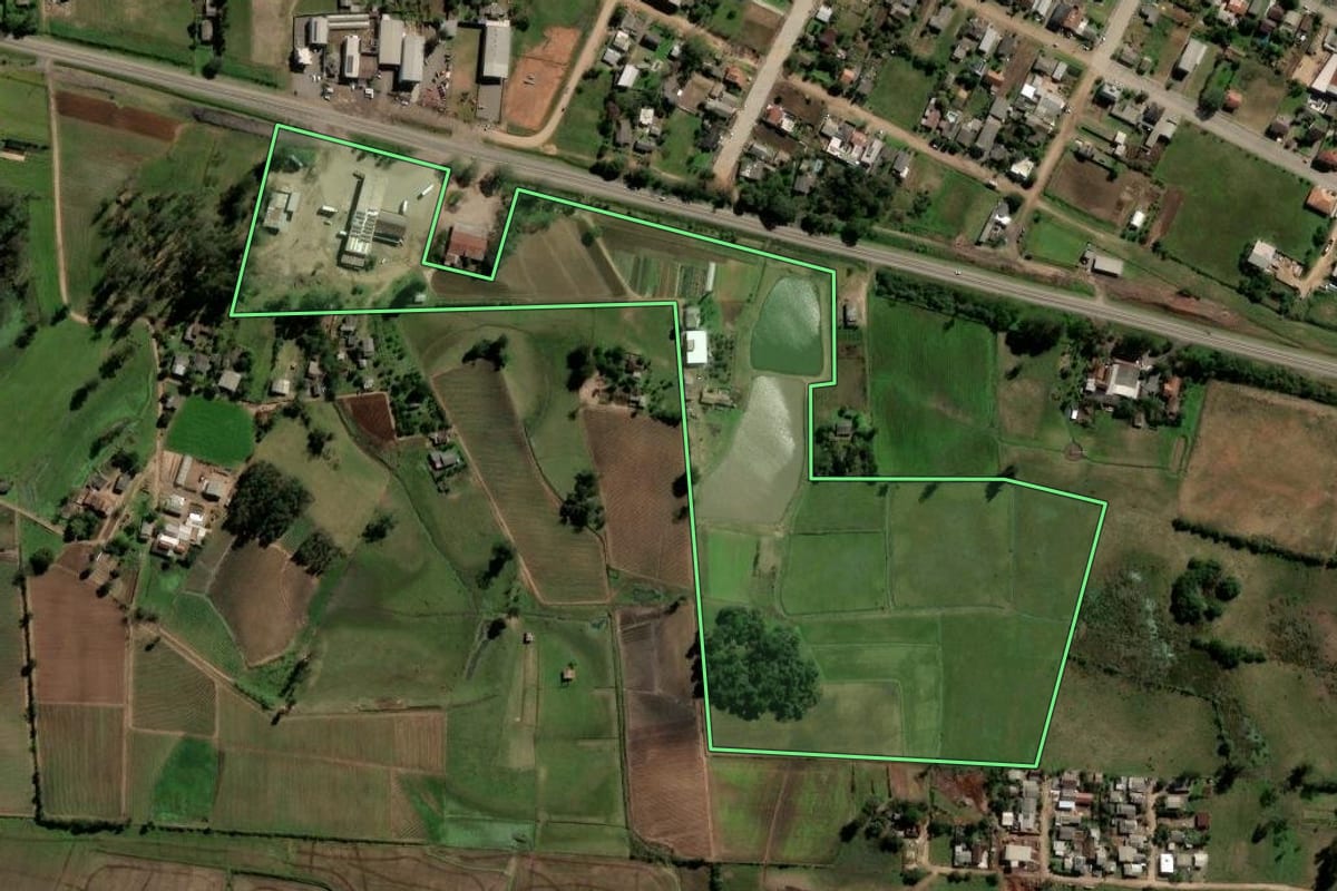 Imagem de satélite do imóvel rural em Paraíso do Sul (RS), com o contorno declarado no CAR desenhado por cima.