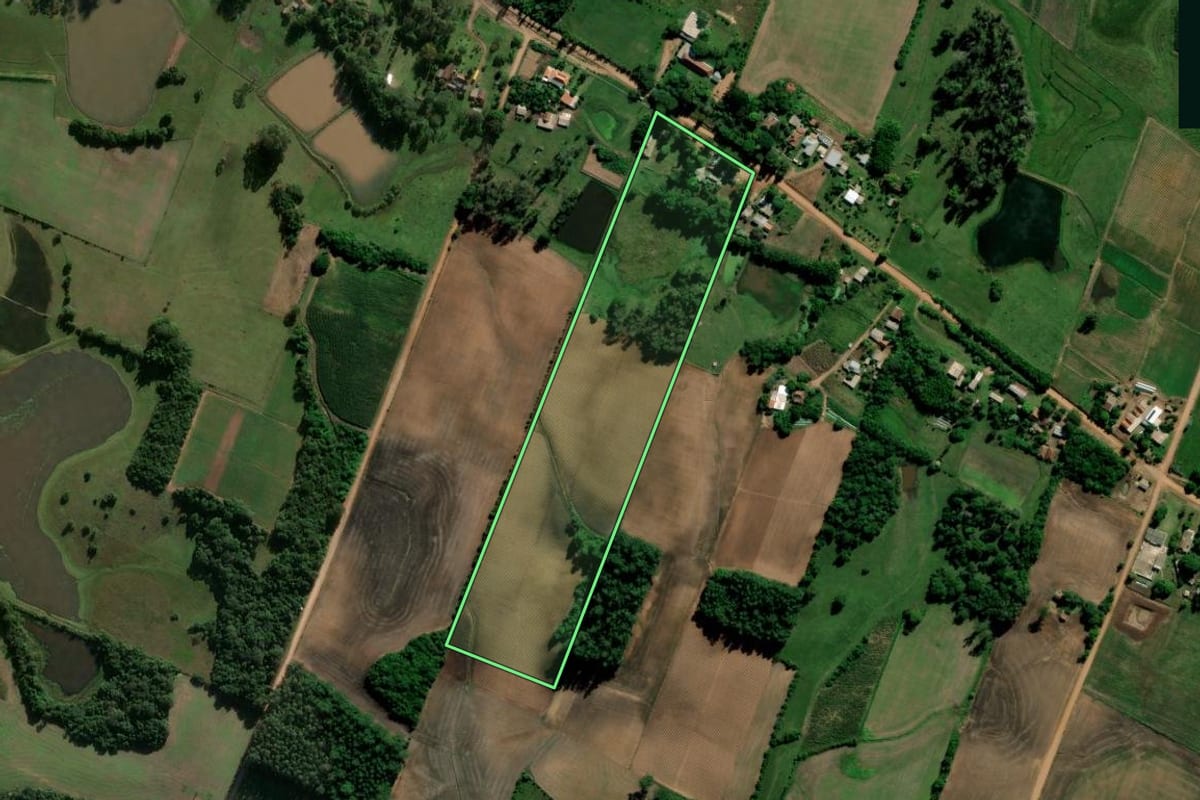 Imagem de satélite do imóvel rural em Paraíso do Sul (RS), com o contorno declarado no CAR desenhado por cima.