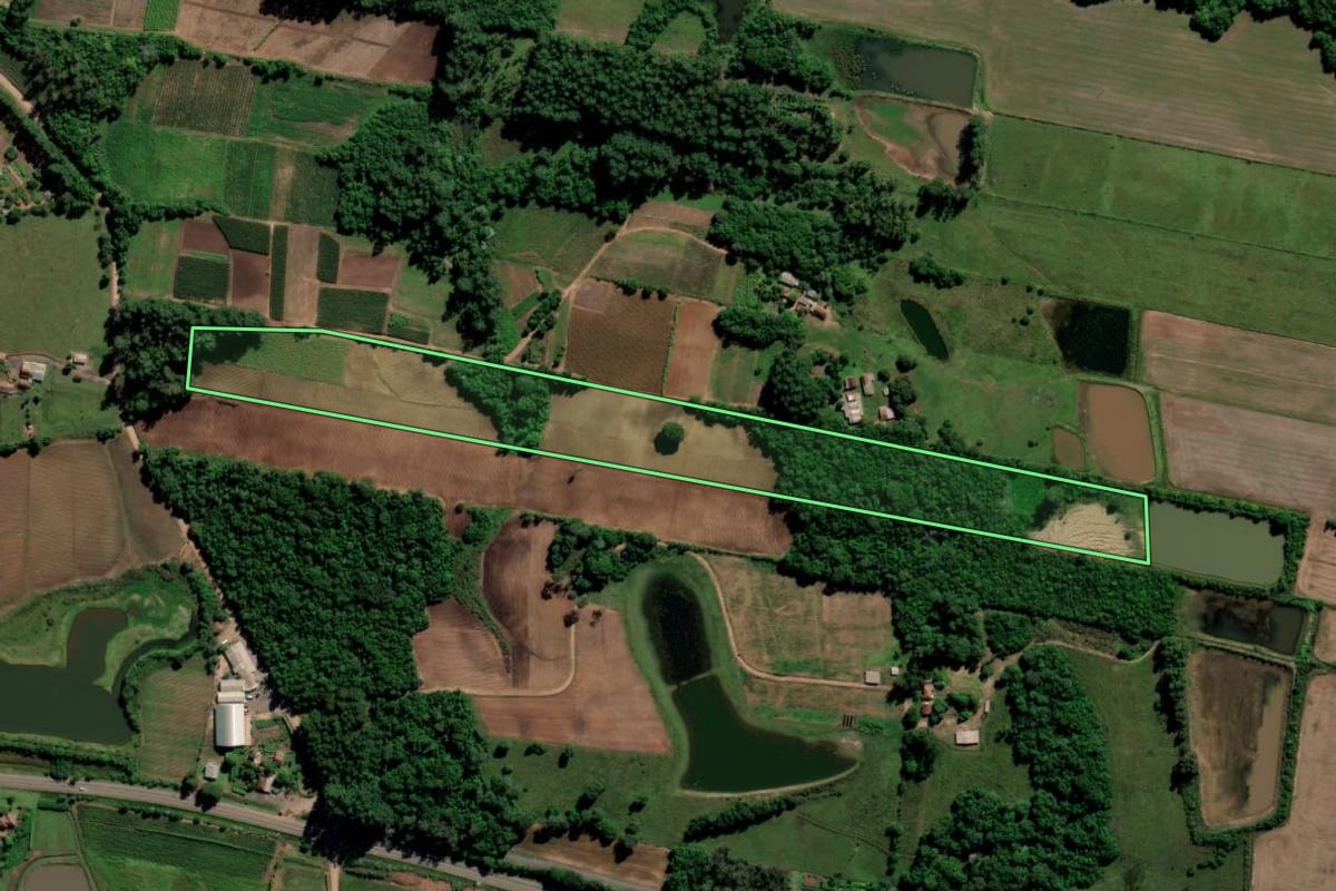 Imagem de satélite do imóvel rural em Paraíso do Sul (RS), com o contorno declarado no CAR desenhado por cima.