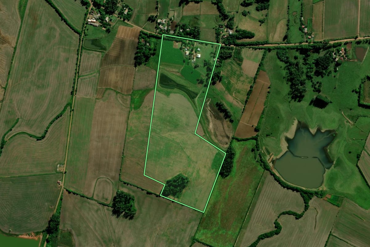 Imagem de satélite do imóvel rural em Paraíso do Sul (RS), com o contorno declarado no CAR desenhado por cima.
