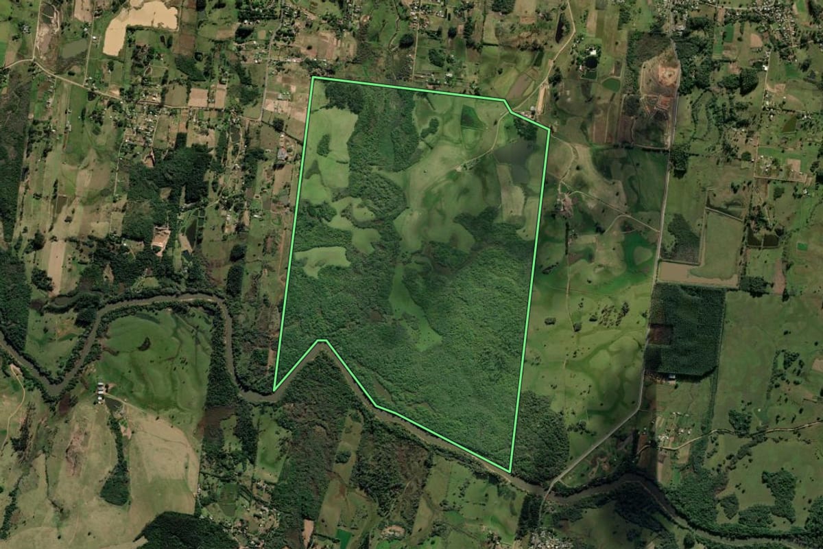 Imagem de satélite do imóvel rural em Parobé (RS), com o contorno declarado no CAR desenhado por cima.