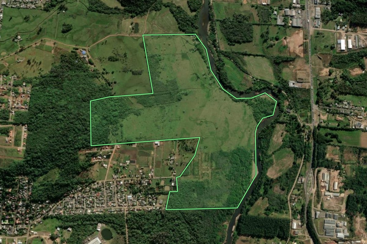 Imagem de satélite do imóvel rural em Parobé (RS), com o contorno declarado no CAR desenhado por cima.
