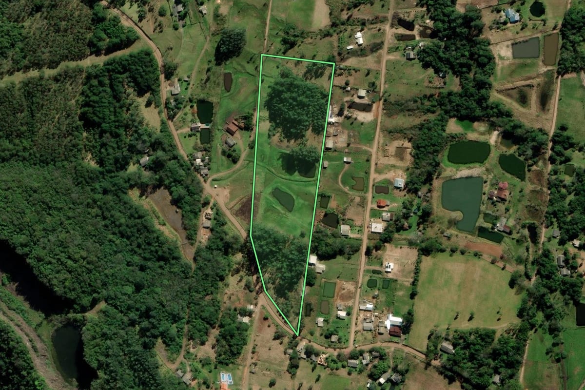 Imagem de satélite do imóvel rural em Parobé (RS), com o contorno declarado no CAR desenhado por cima.