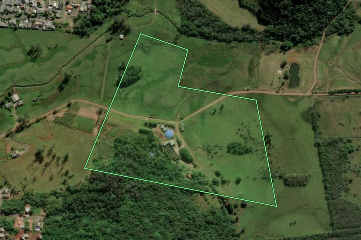 Imagem de satélite do imóvel rural em Parobé (RS), com o contorno declarado no CAR desenhado por cima.