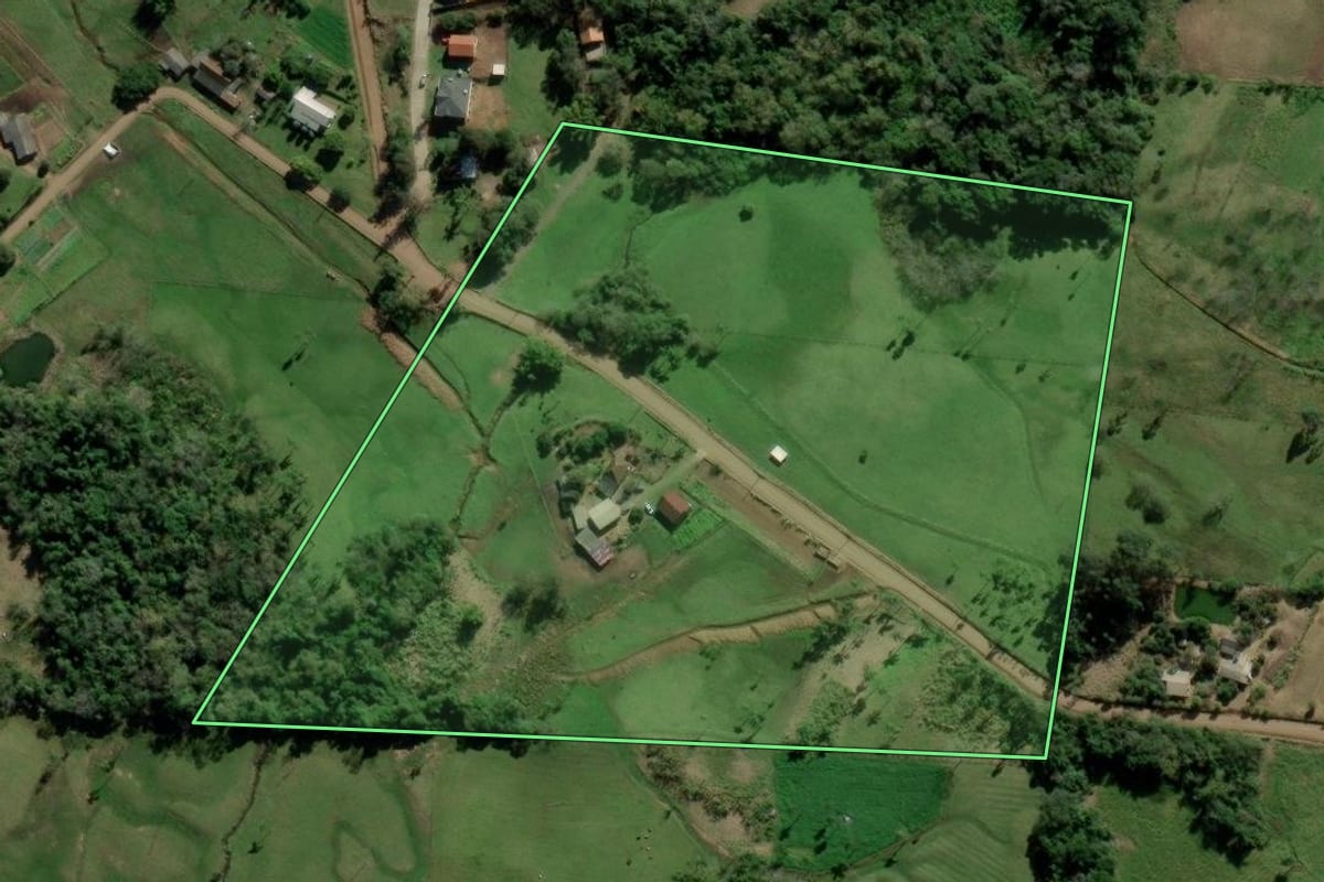 Imagem de satélite do imóvel rural em Parobé (RS), com o contorno declarado no CAR desenhado por cima.