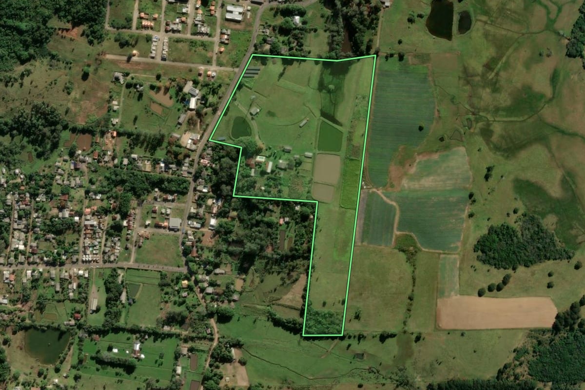 Imagem de satélite do imóvel rural em Parobé (RS), com o contorno declarado no CAR desenhado por cima.