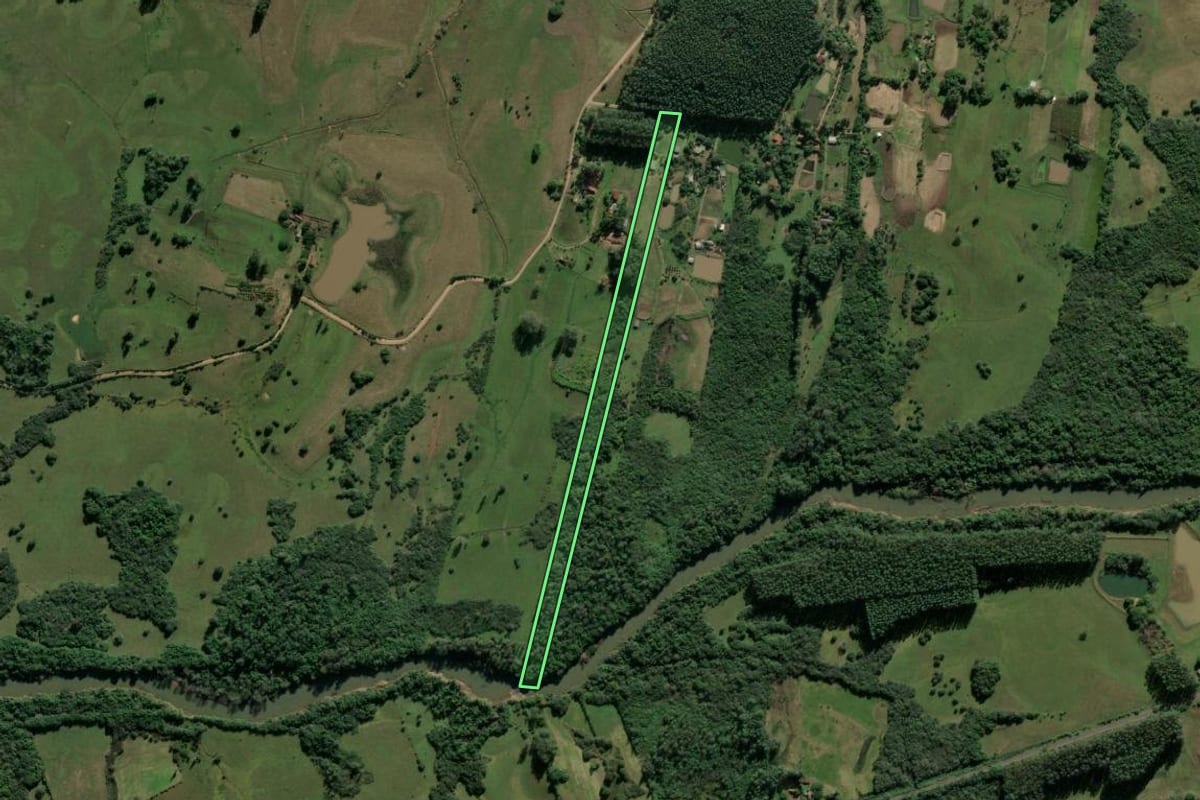 Imagem de satélite do imóvel rural em Parobé (RS), com o contorno declarado no CAR desenhado por cima.