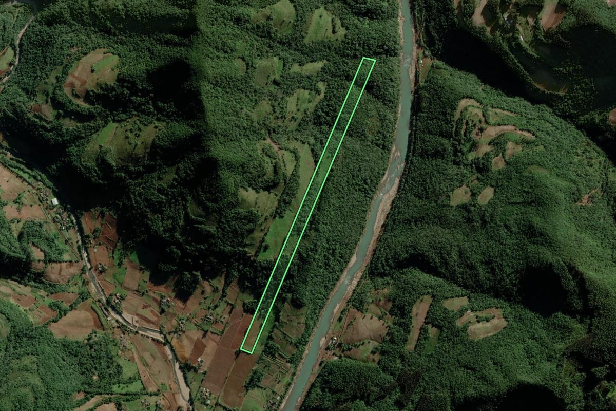 Imagem de satélite do imóvel rural em Passa Sete (RS), com o contorno declarado no CAR desenhado por cima.