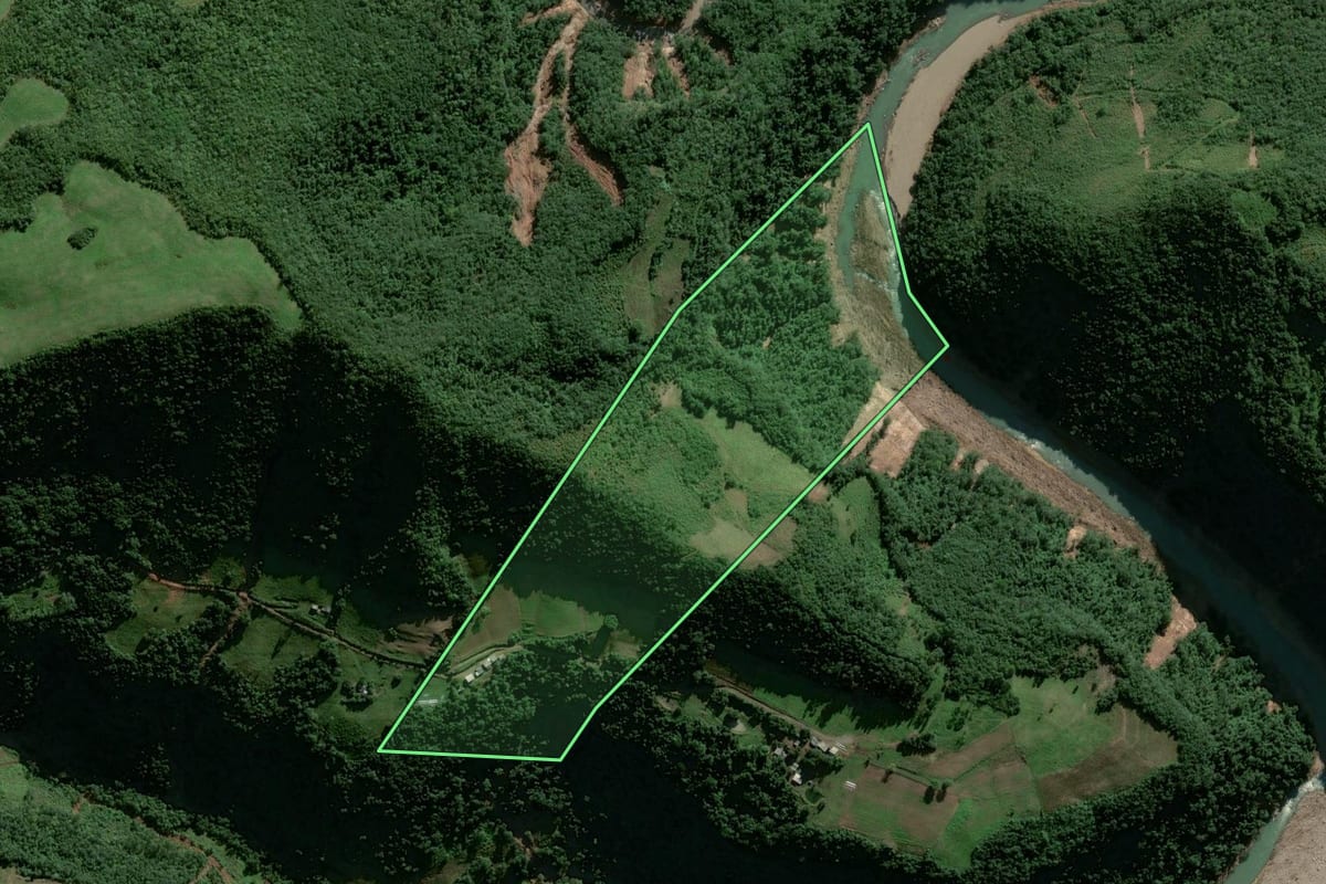 Imagem de satélite do imóvel rural em Passa Sete (RS), com o contorno declarado no CAR desenhado por cima.