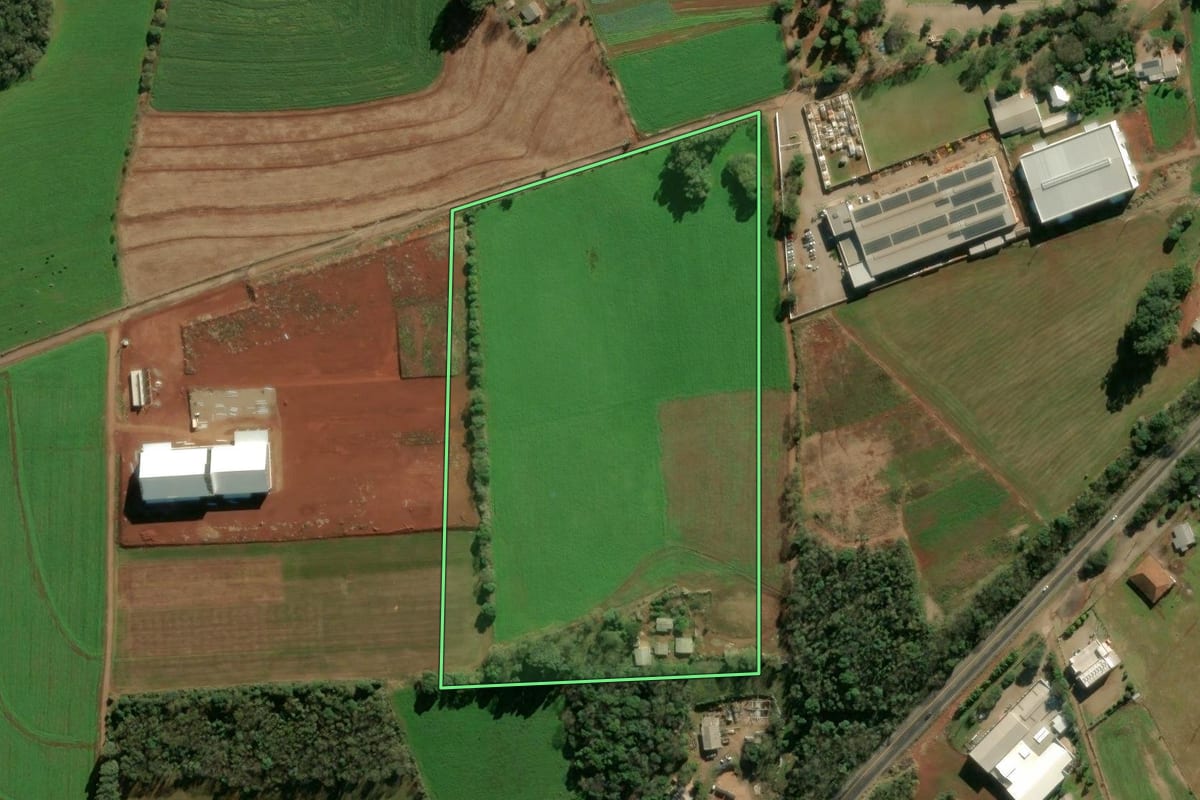 Imagem de satélite do imóvel rural em Passo Fundo (RS), com o contorno declarado no CAR desenhado por cima.
