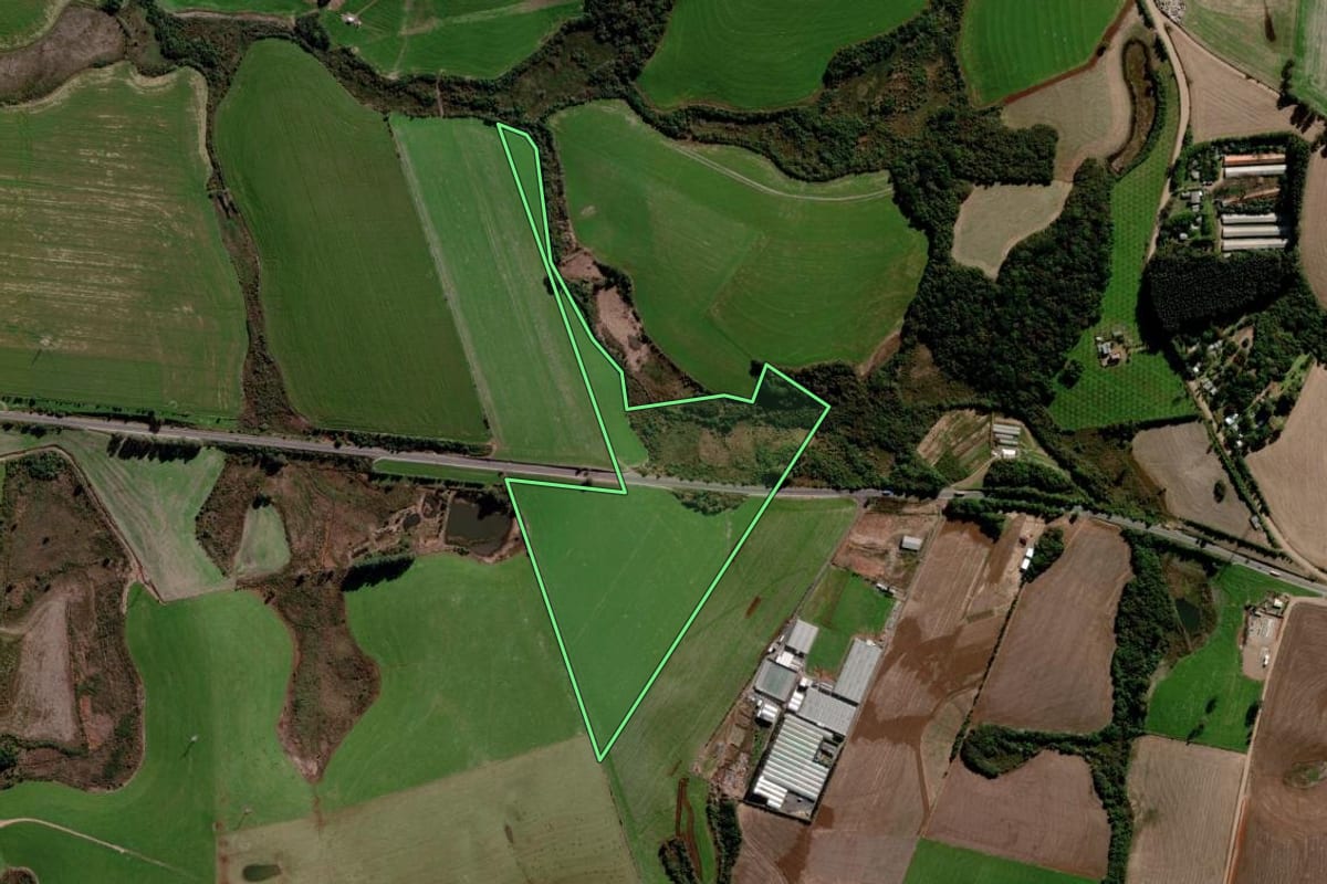Imagem de satélite do imóvel rural em Passo Fundo (RS), com o contorno declarado no CAR desenhado por cima.