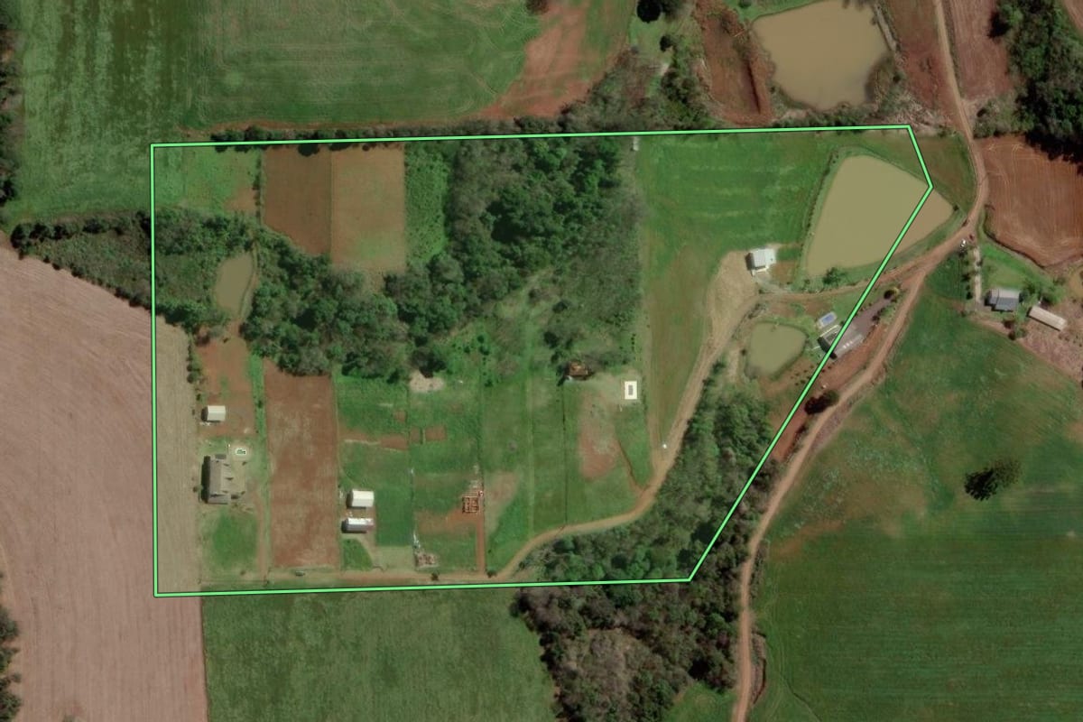Imagem de satélite do imóvel rural em Paulo Bento (RS), com o contorno declarado no CAR desenhado por cima.
