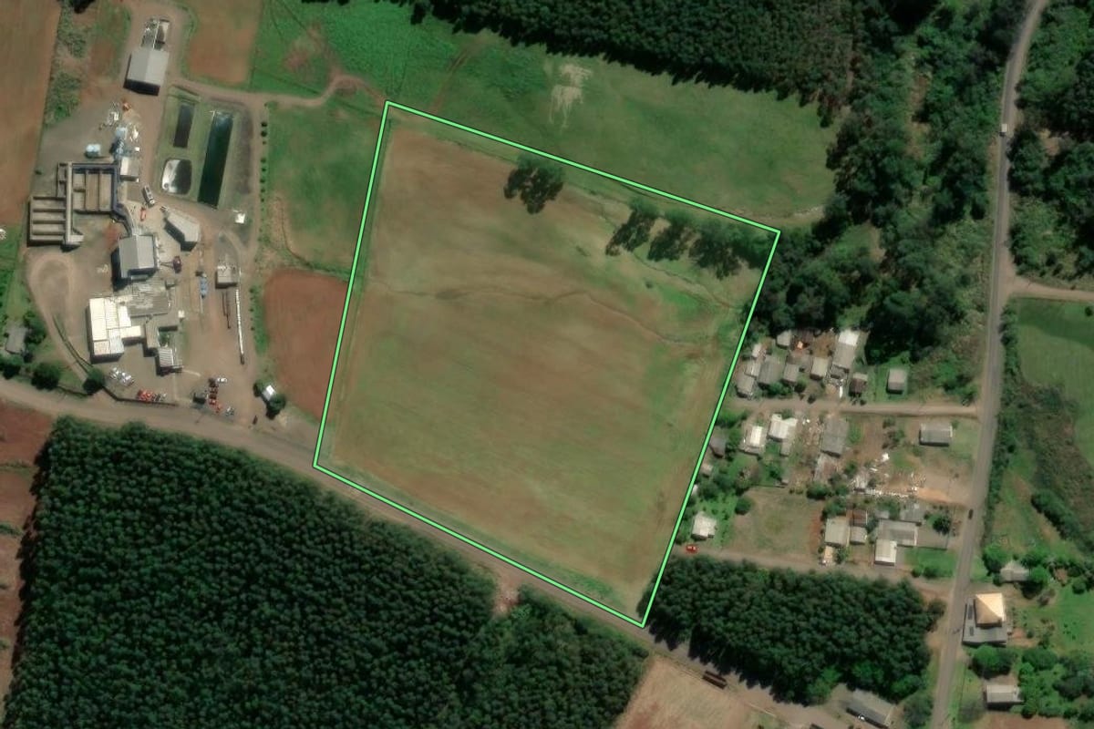 Imagem de satélite do imóvel rural em Paverama (RS), com o contorno declarado no CAR desenhado por cima.